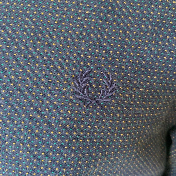 Fred Perry button shown S shirt - Picture 7 of 7